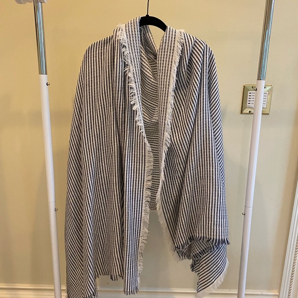 Striped Scarf - Picture 3 of 4